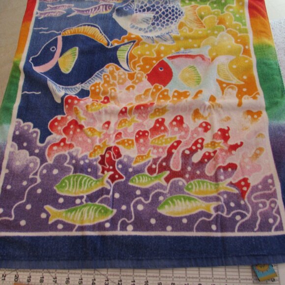 Summer Up! Rainbow Tropical Fish Cotton Beach Towel 56"x29" - Picture 4 of 12